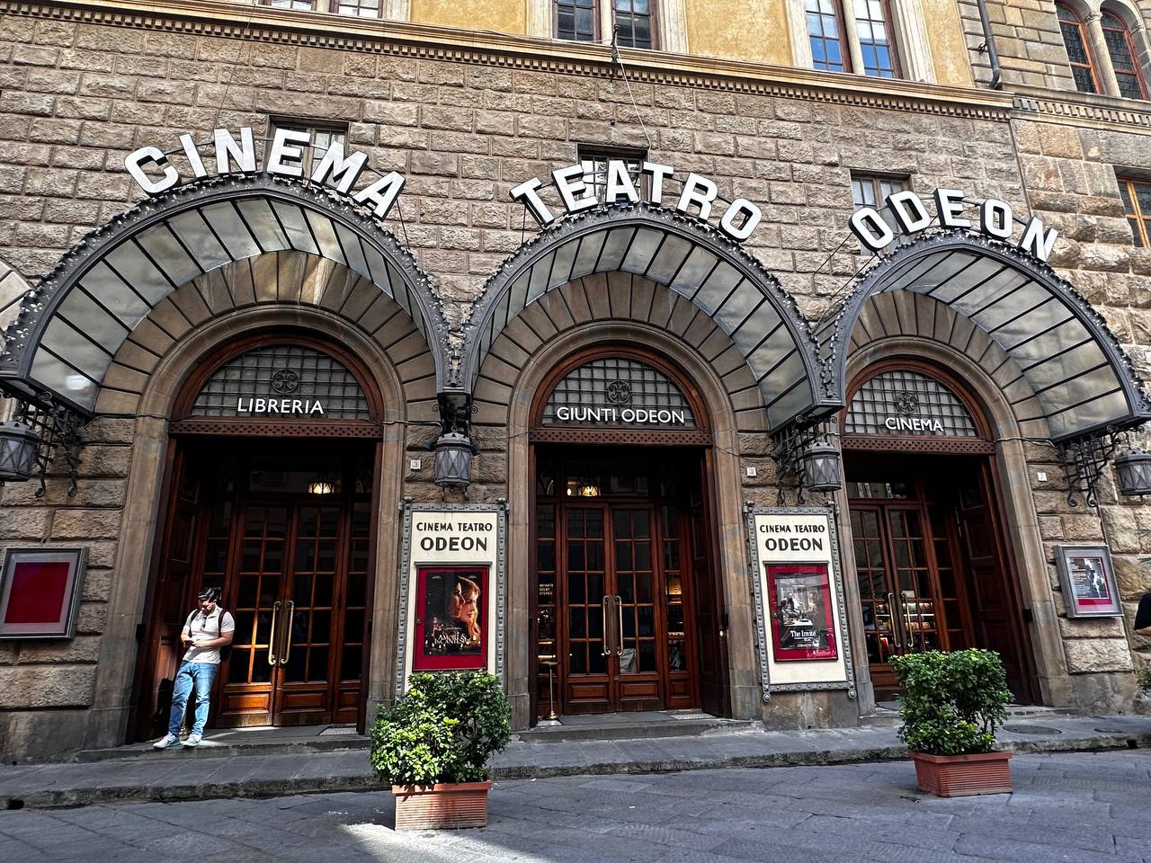 Cinema Teatro Odeon 的历史建筑外观。