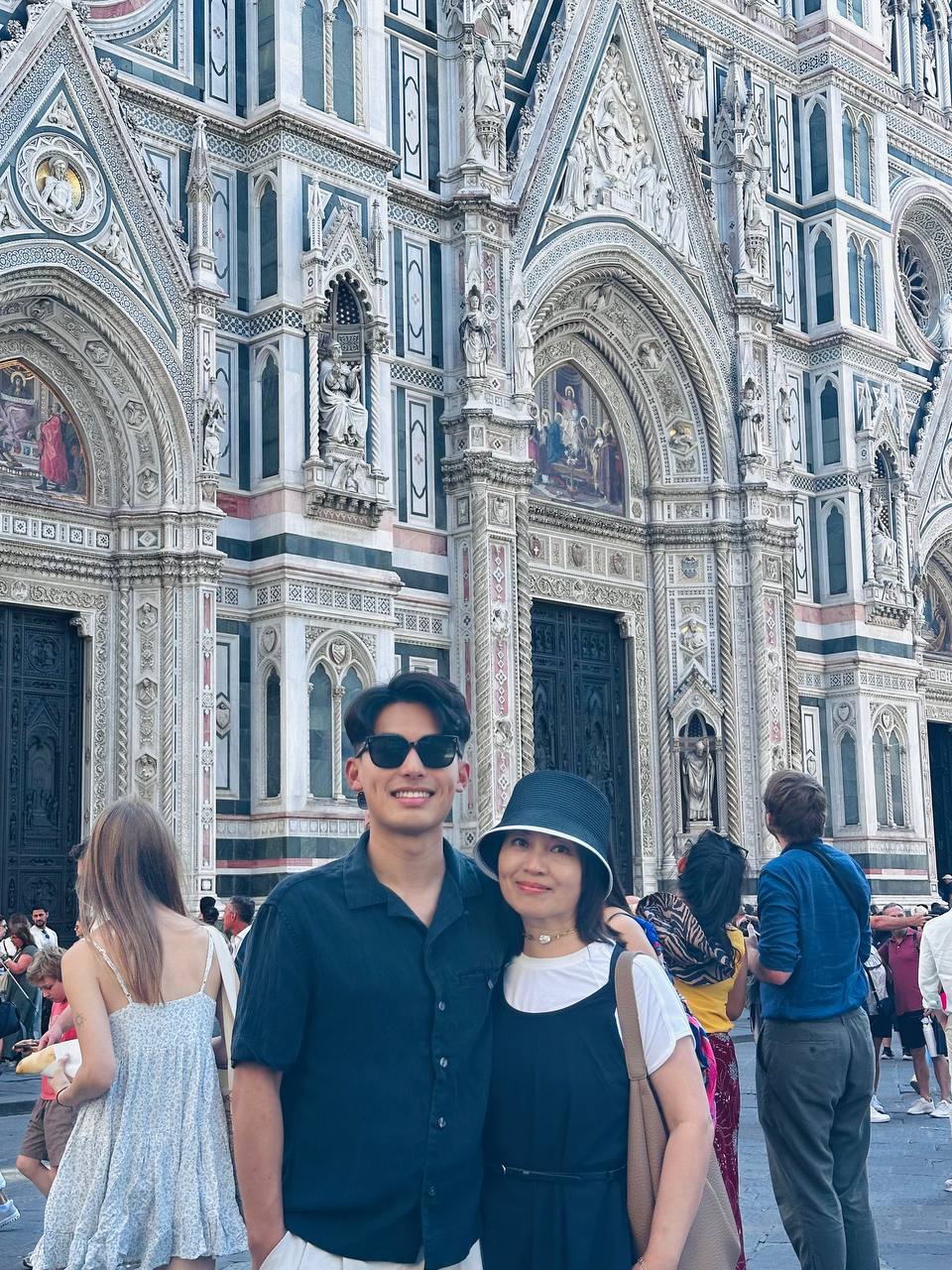 Florence 街头的建筑细节。