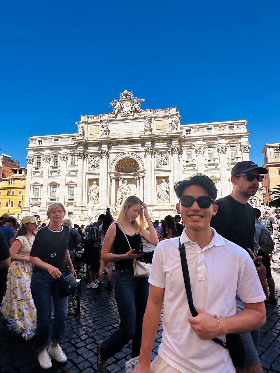 特莱维喷泉前的 Rome 午后。
