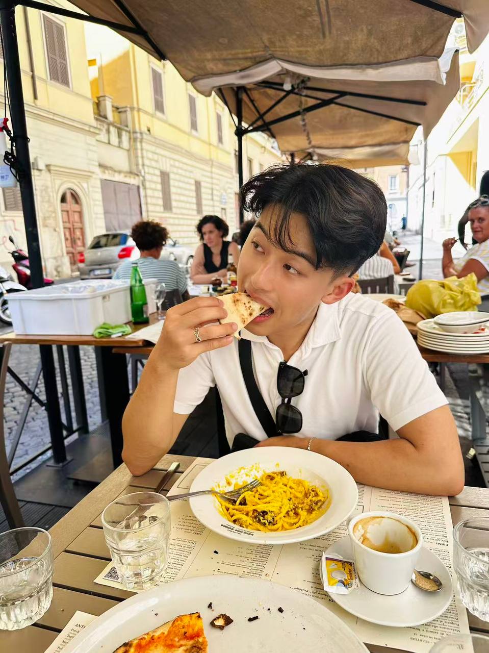 在 Trattoria Vecchia Roma 的意面与披萨。