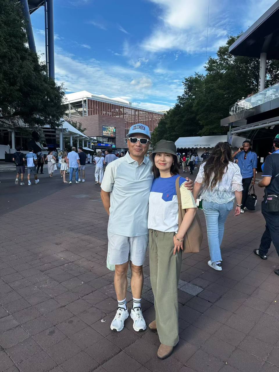 Jun 和 Jing 在美网园区合影。